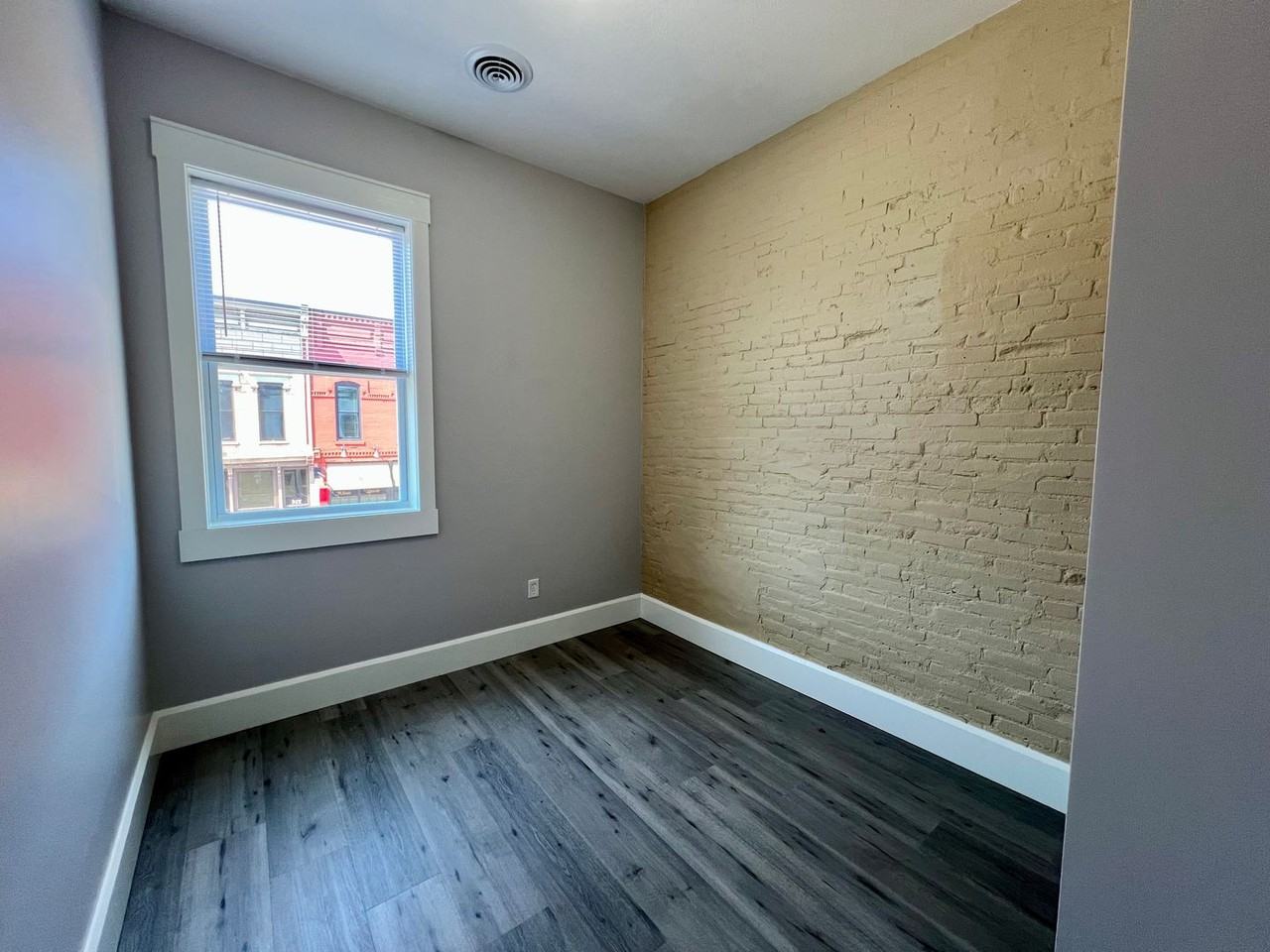 318 S Locust St - Photo 6 of 10