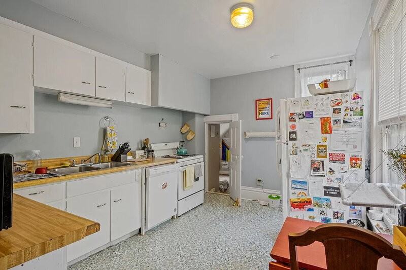 514 Crescent St Ne #2 - Photo 2 of 9