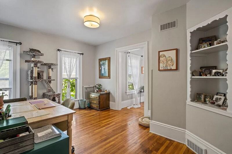 514 Crescent St Ne #2 - Photo 3 of 9