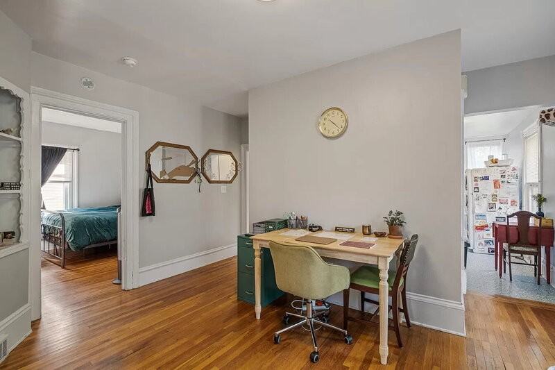 514 Crescent St Ne #2 - Photo 4 of 9