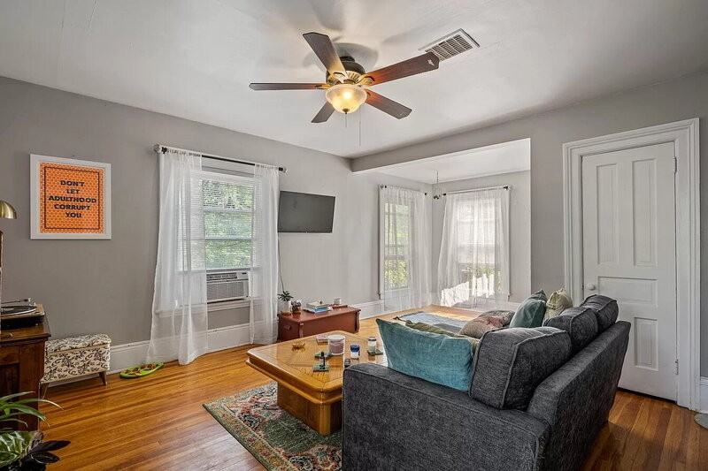 514 Crescent St Ne #2 - Photo 5 of 9