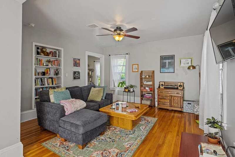 514 Crescent St Ne #2 - Photo 6 of 9