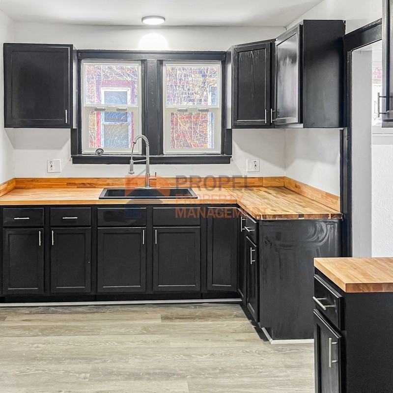 9142 Yorkshire Rd - Photo 2 of 5