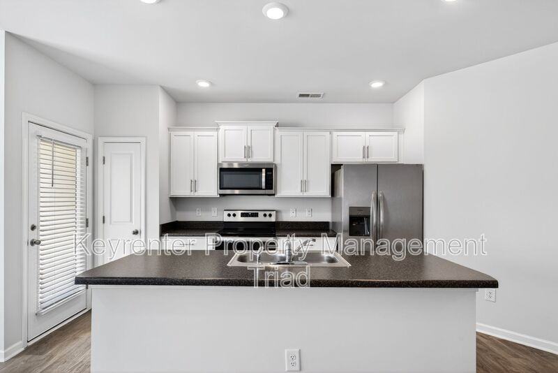 3705 Nathans Way - Photo 6 of 44