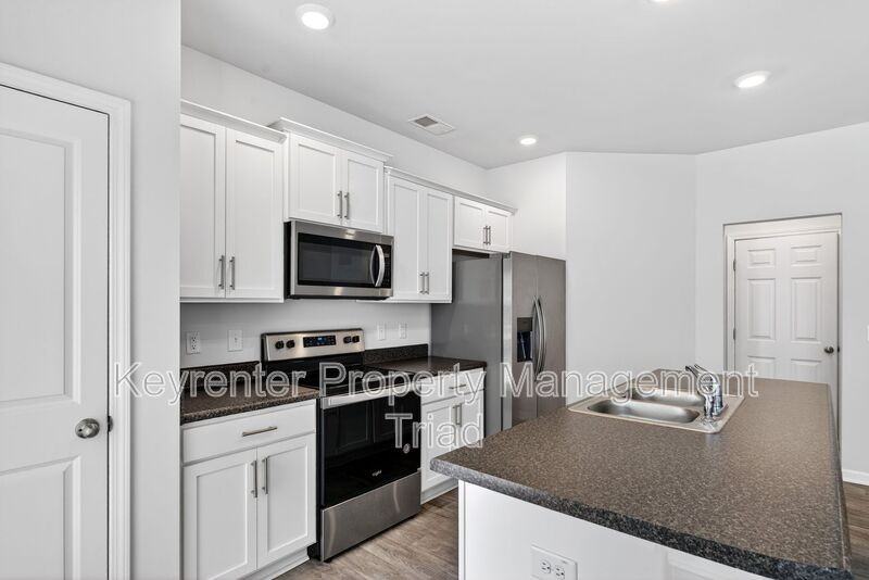 3705 Nathans Way - Photo 7 of 44