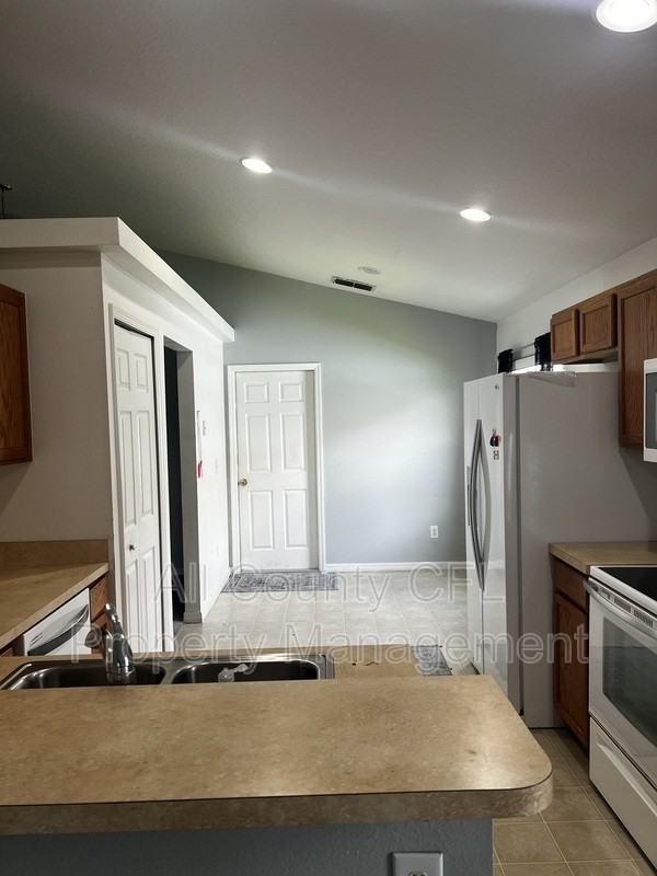 5429 Bryce Canyon Dr - Photo 4 of 8