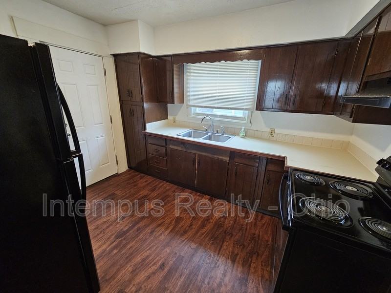 356 Rankin St - Photo 3 of 31