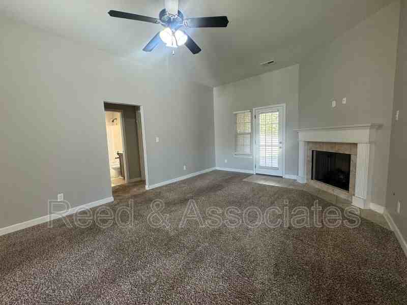 1369 Switzer Cv - Photo 4 of 13