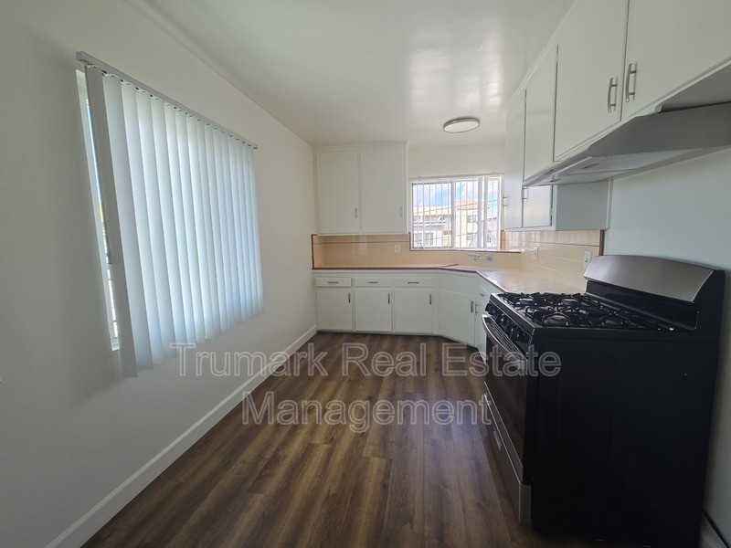 311 N Pacific Ave #3 - Photo 3 of 7