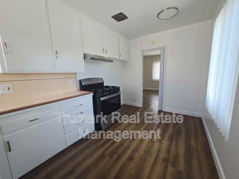 311 N Pacific Ave #3 - Photo 4 of 7