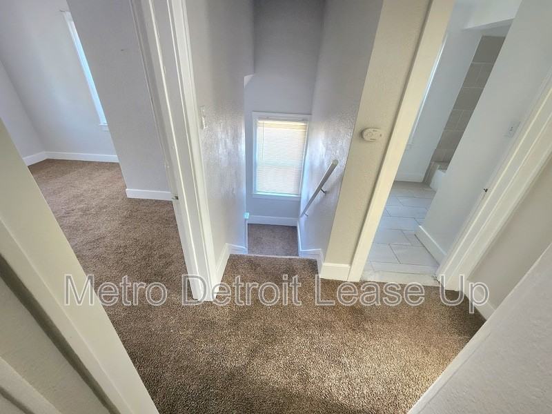3651 Buckingham Ave - Photo 6 of 10