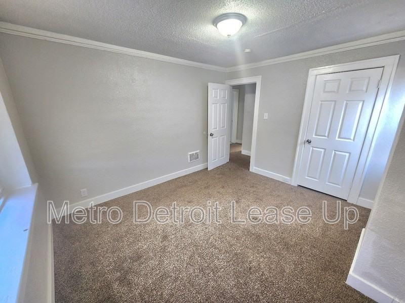 3651 Buckingham Ave - Photo 7 of 10