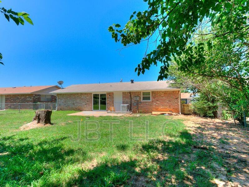 4416 Meadowoak Dr - Photo 4 of 40