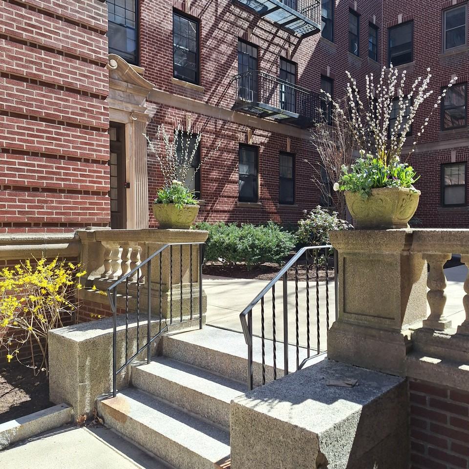36 Linnaean St #7 - Photo 2 of 9