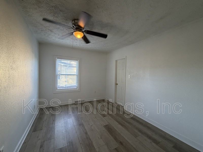 903 Freedom Ave - Photo 4 of 15