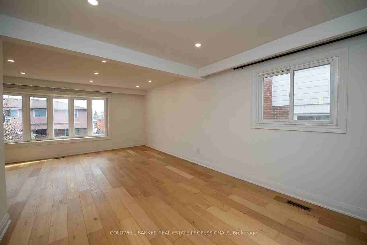 8 Nootka Crescent - Photo 2 of 22