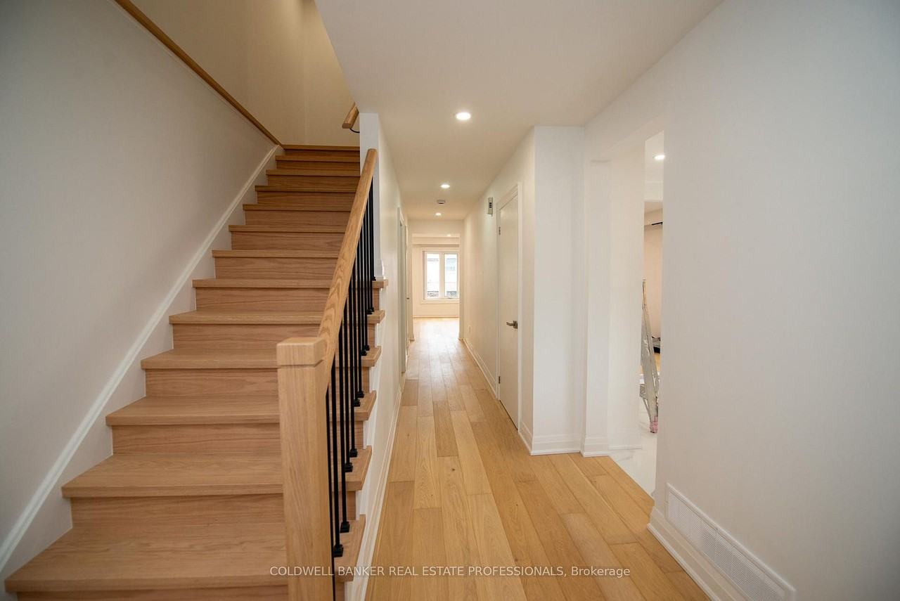 8 Nootka Crescent - Photo 3 of 22