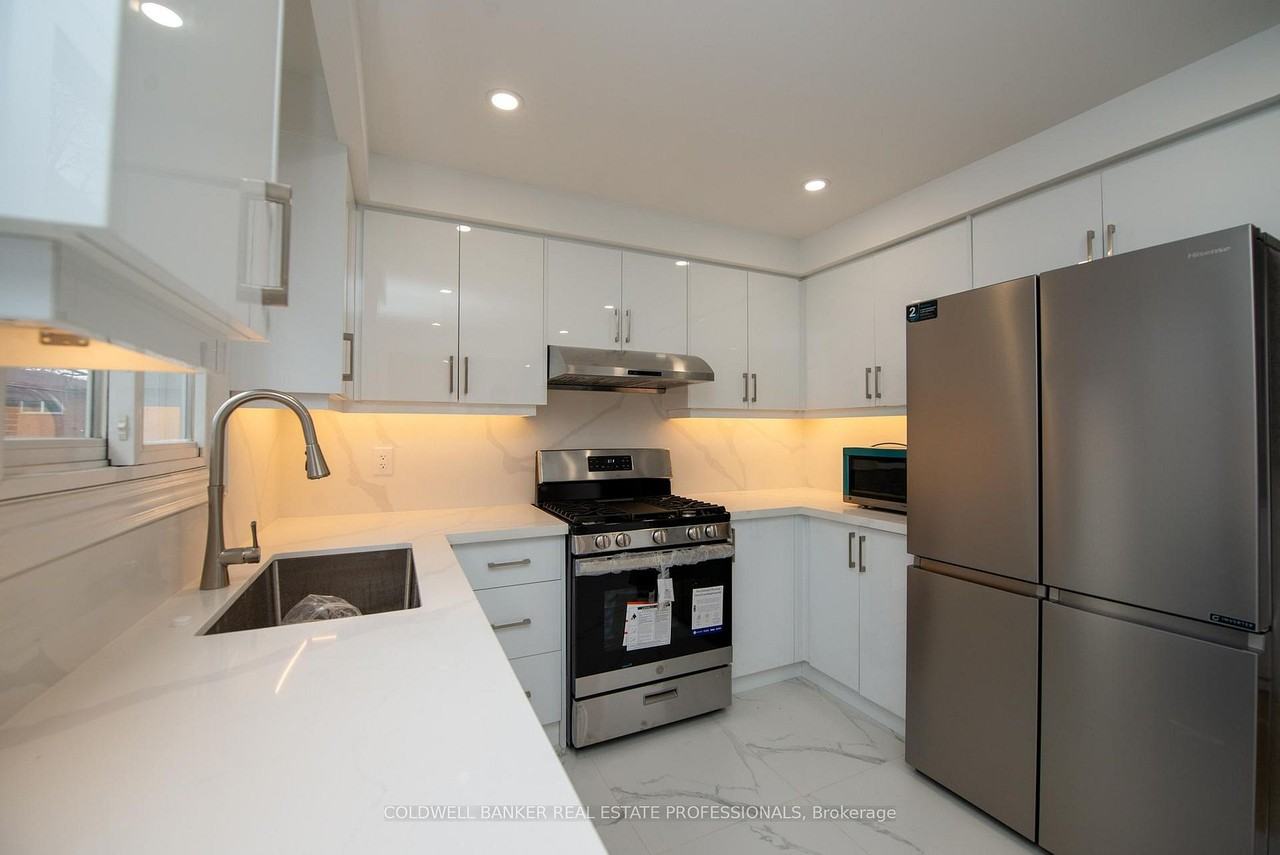 8 Nootka Crescent - Photo 4 of 22