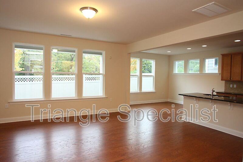 215 Begen St - Photo 3 of 14