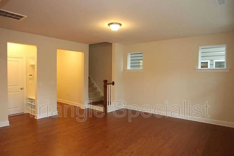 215 Begen St - Photo 5 of 14