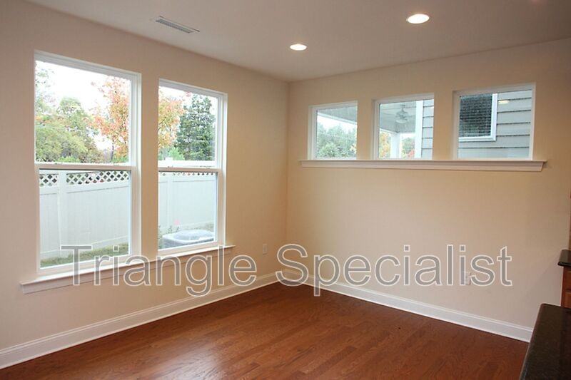 215 Begen St - Photo 6 of 14