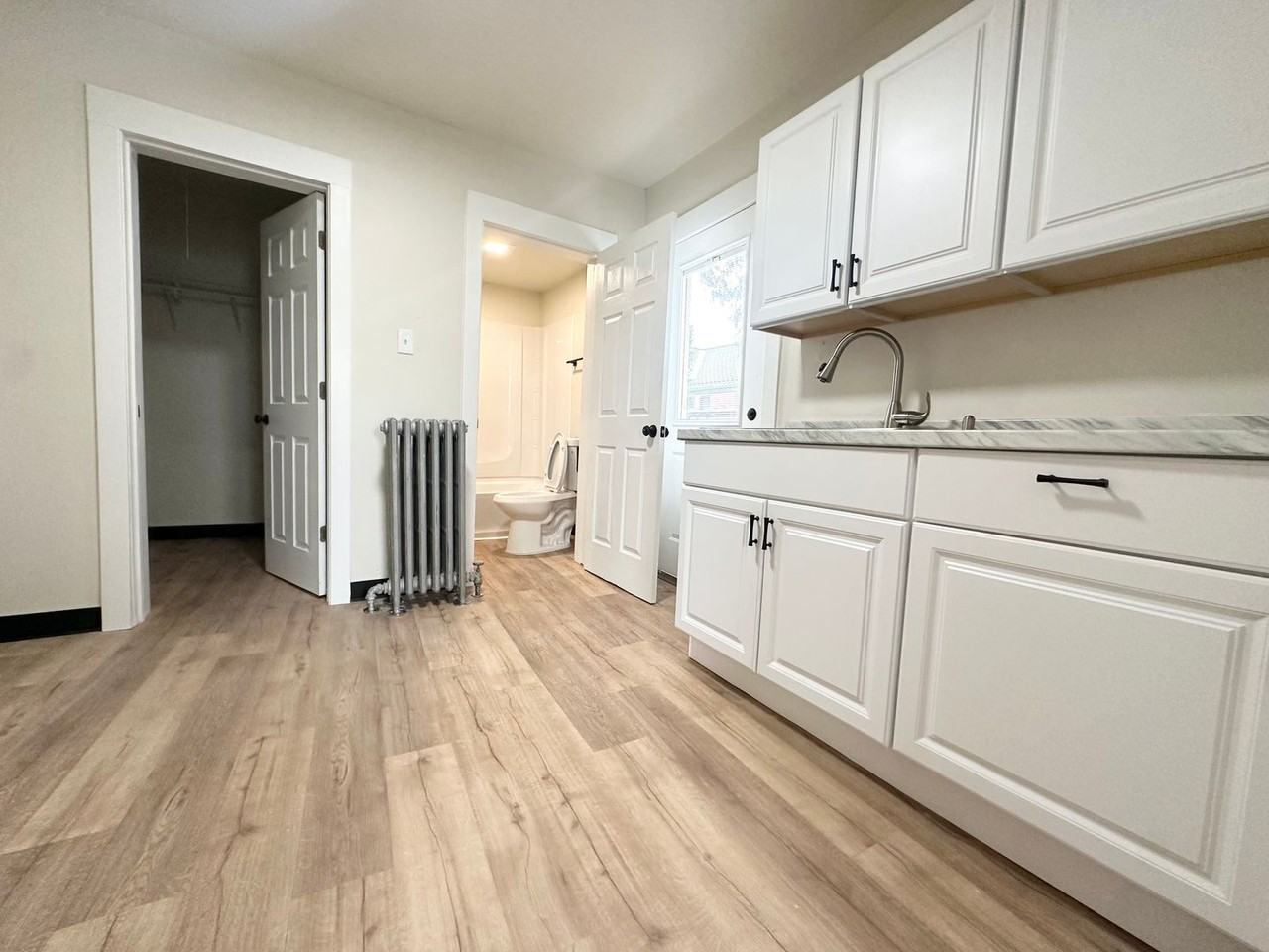 113 S Monroe St - Photo 4 of 22