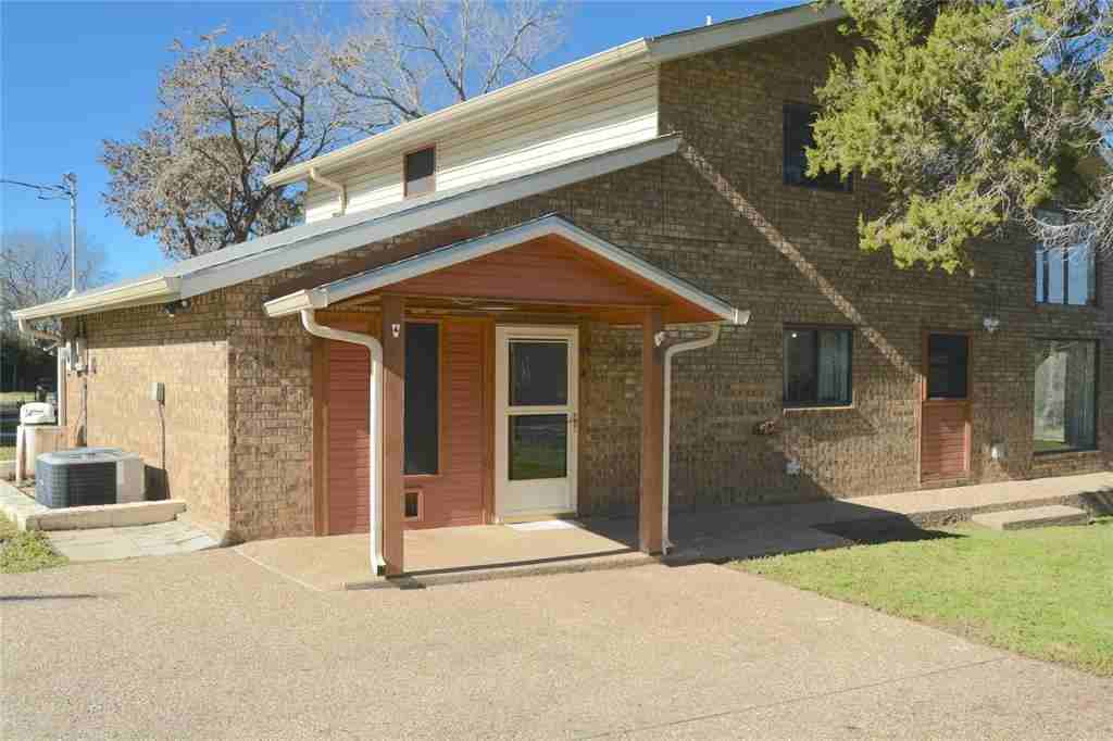 196 Crowfoot Ln - Photo 2 of 39