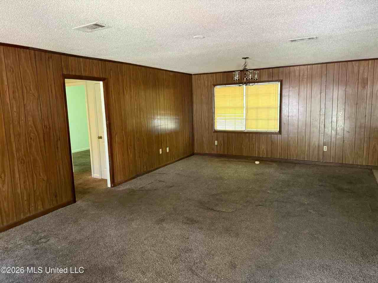 1009 Michelle Dr - Photo 3 of 13