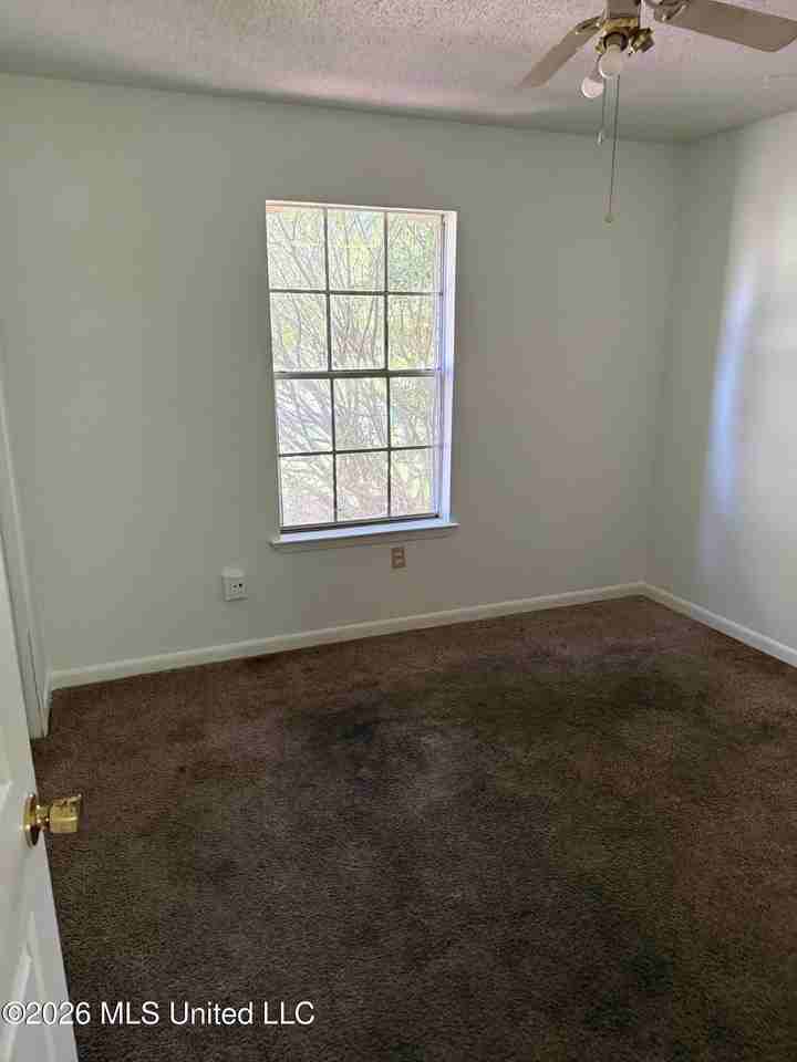 1009 Michelle Dr - Photo 6 of 13