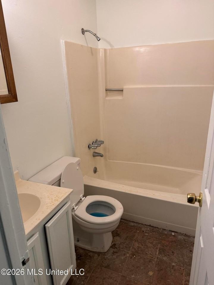 1009 Michelle Dr - Photo 7 of 13