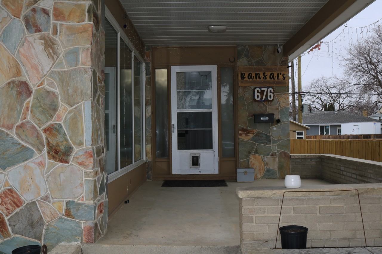 676 Queenston Street - Photo 5 of 51