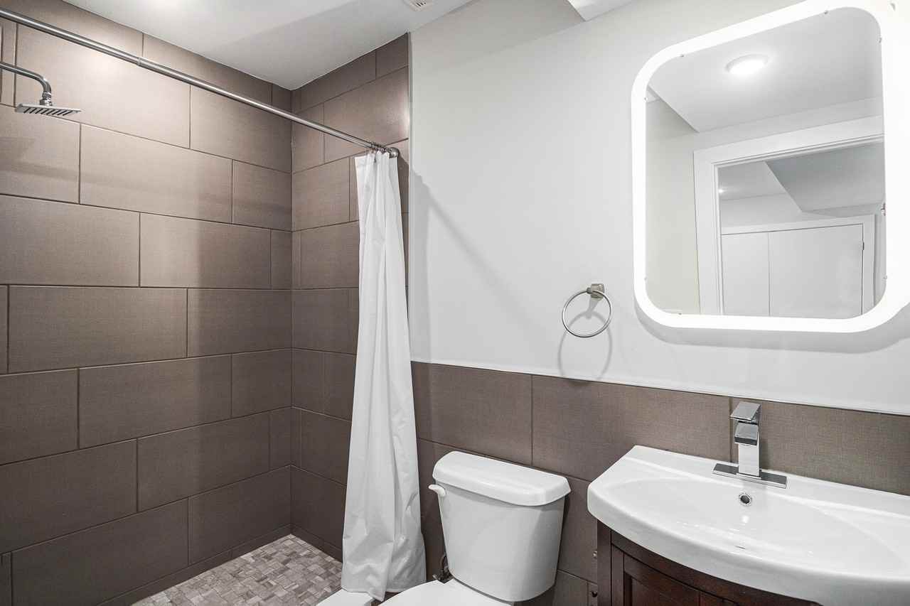 1853 Hoffman St #1 - Photo 3 of 23