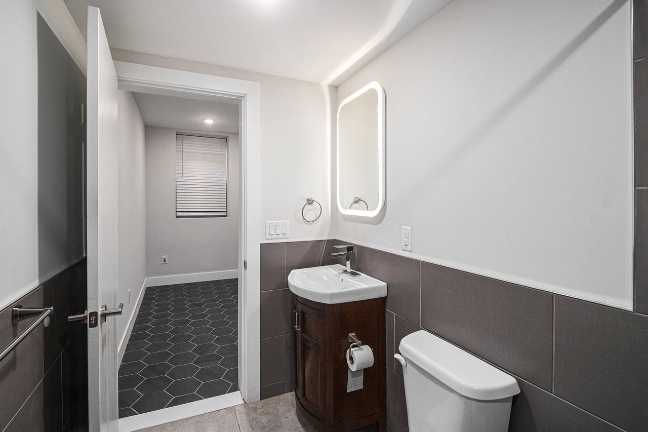 1853 Hoffman St #1 - Photo 4 of 23