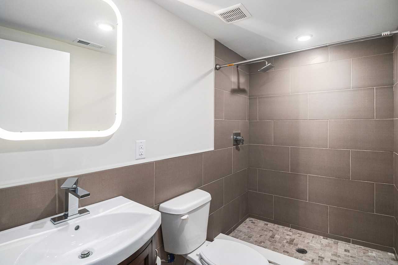 1853 Hoffman St #1 - Photo 6 of 23