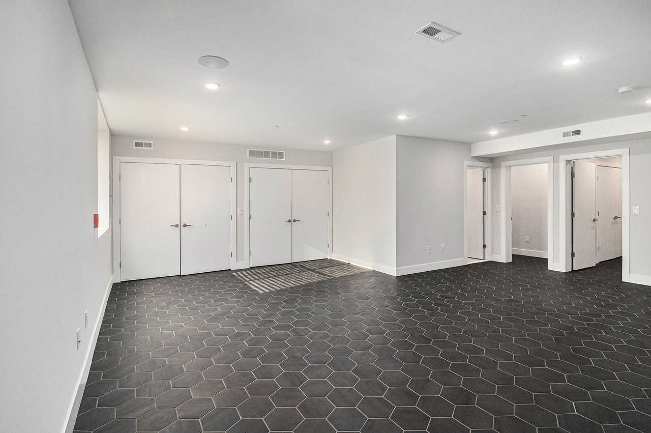 1853 Hoffman St #1 - Photo 7 of 23