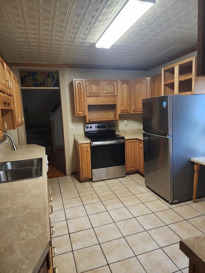 1593 White St - Photo 4 of 11