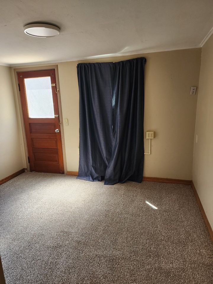 1593 White St - Photo 6 of 11