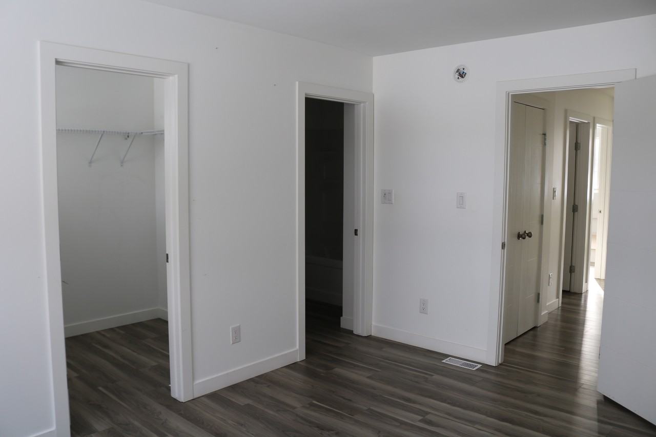 402 Belmont Avenue - Photo 3 of 34