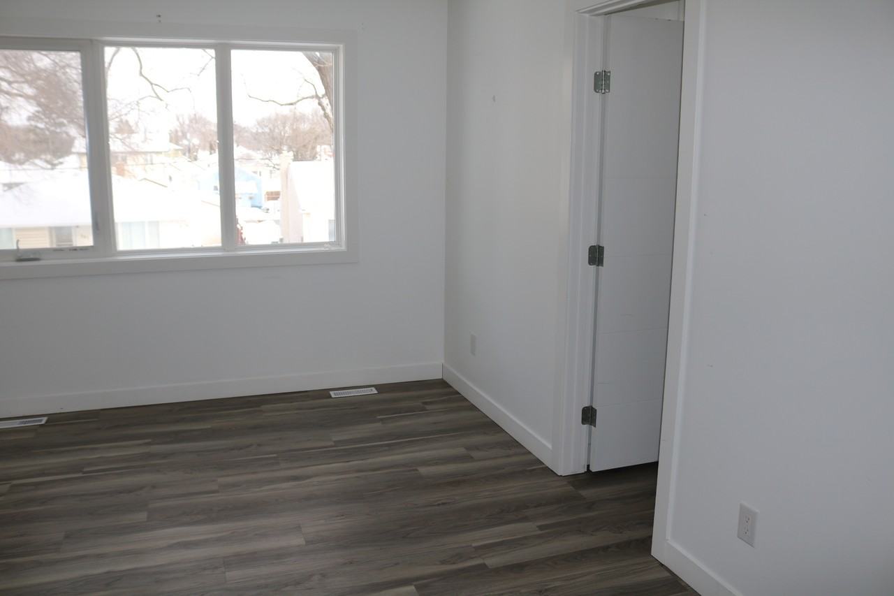 402 Belmont Avenue - Photo 4 of 34