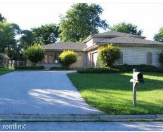 921 Charles St - Photo 2 of 16