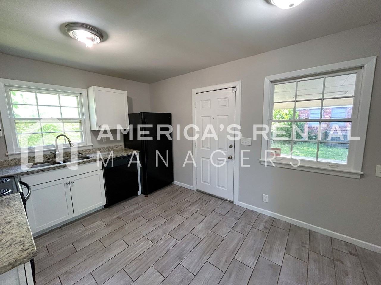 1340 Orlando Cir Ne - Photo 6 of 30