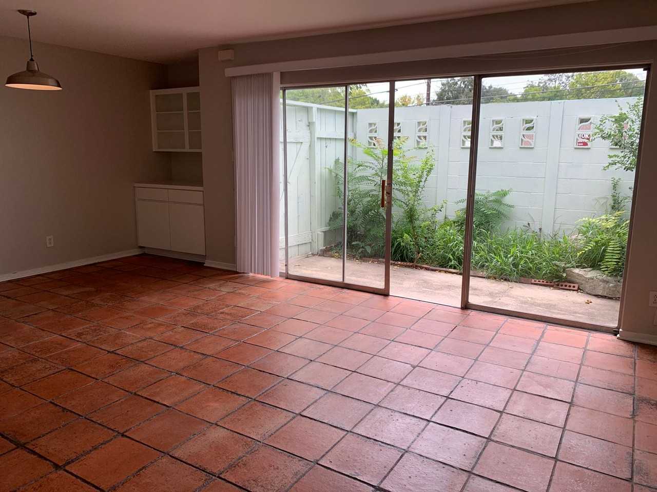 1808 W 35th St #1 - Photo 7 of 16