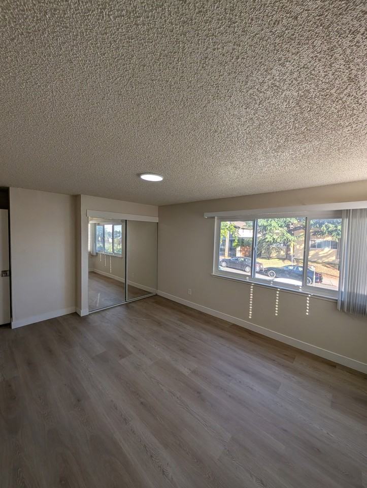 3811 39TH AVENUE - Photo 4 of 7