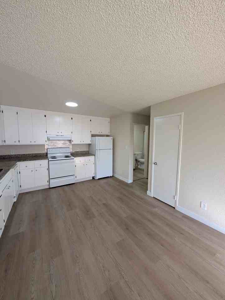 3811 39TH AVENUE - Photo 5 of 7