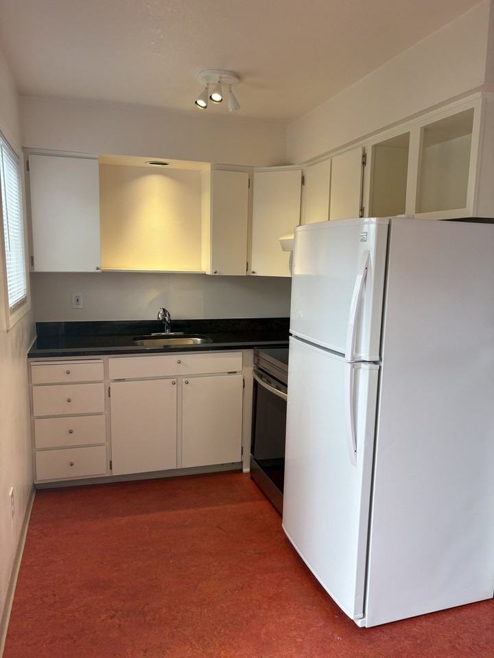 OR - 8220 - 8236 N Edison St - KF - Photo 7 of 15