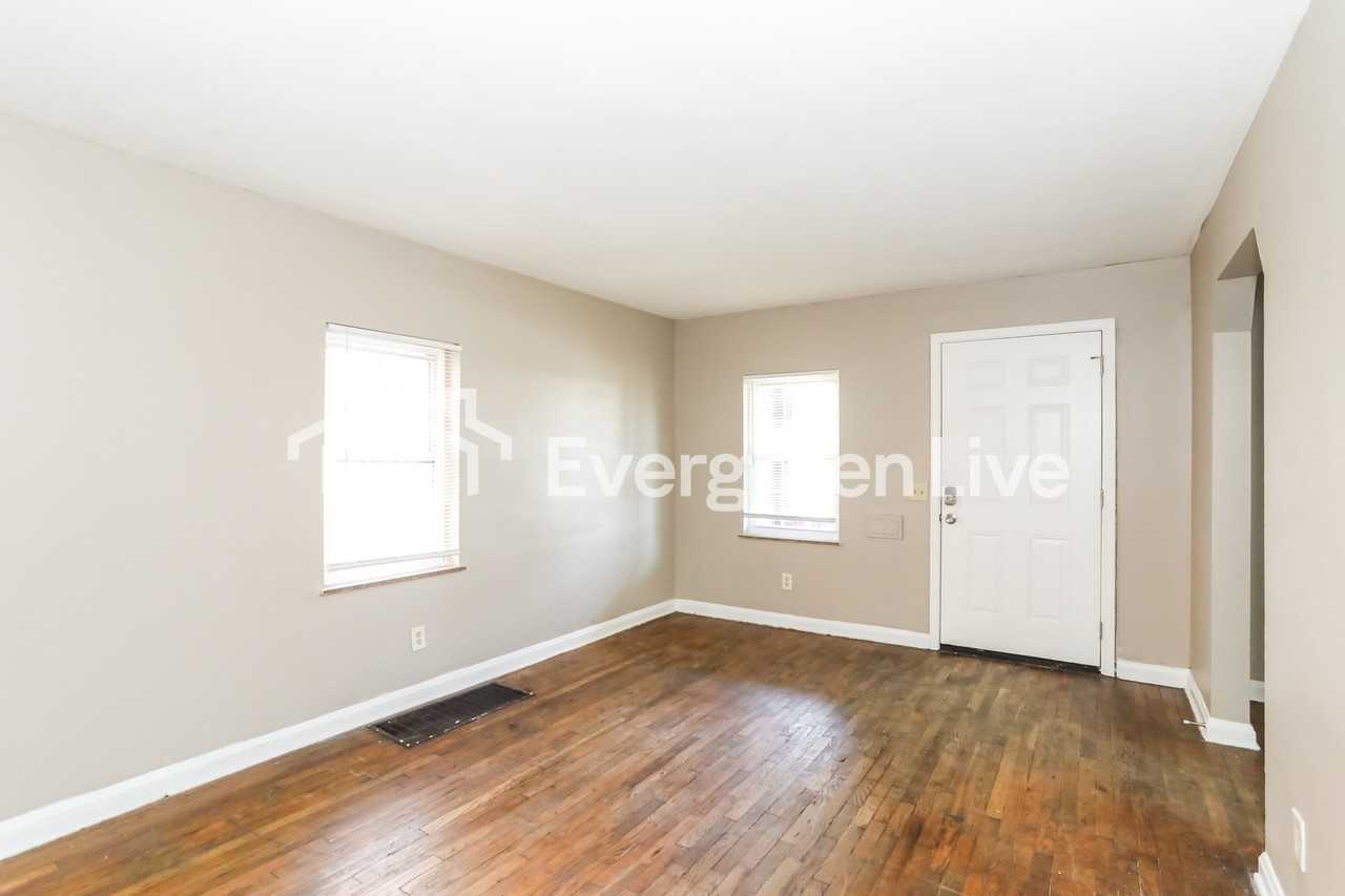 2037 Dallas Ave - Photo 4 of 15