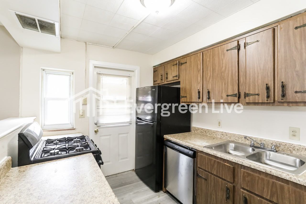 2037 Dallas Ave - Photo 5 of 15