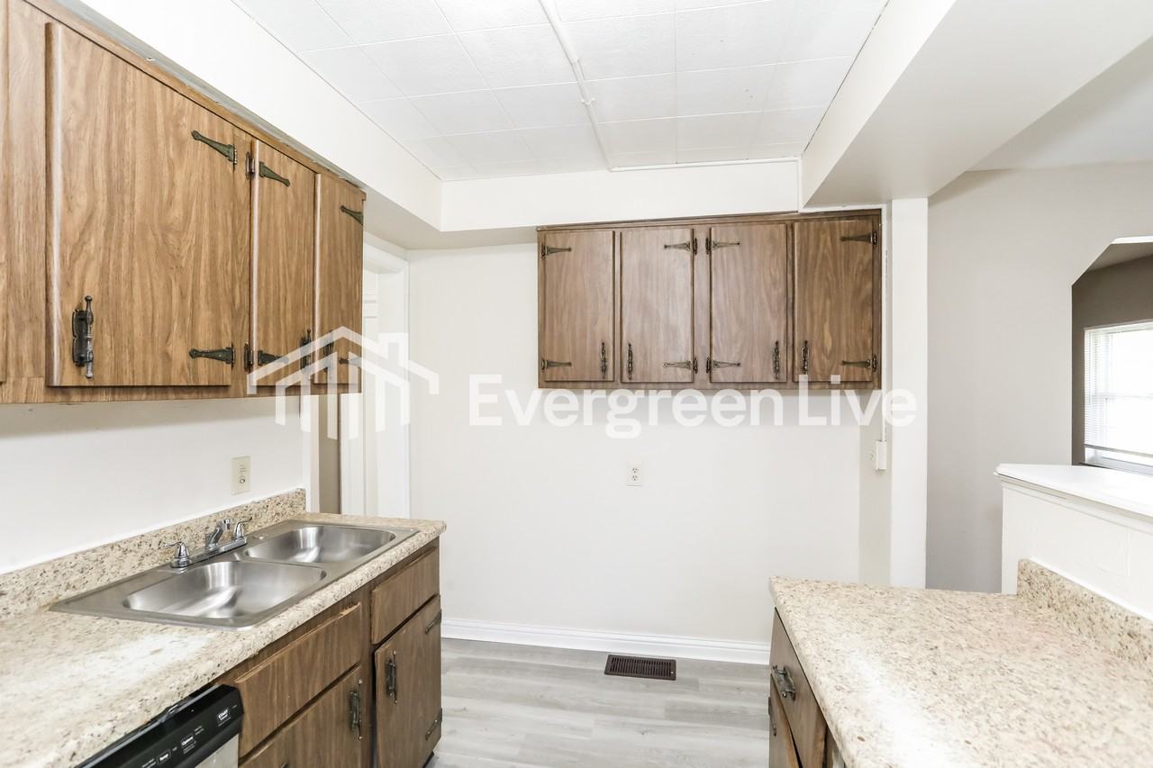 2037 Dallas Ave - Photo 6 of 15