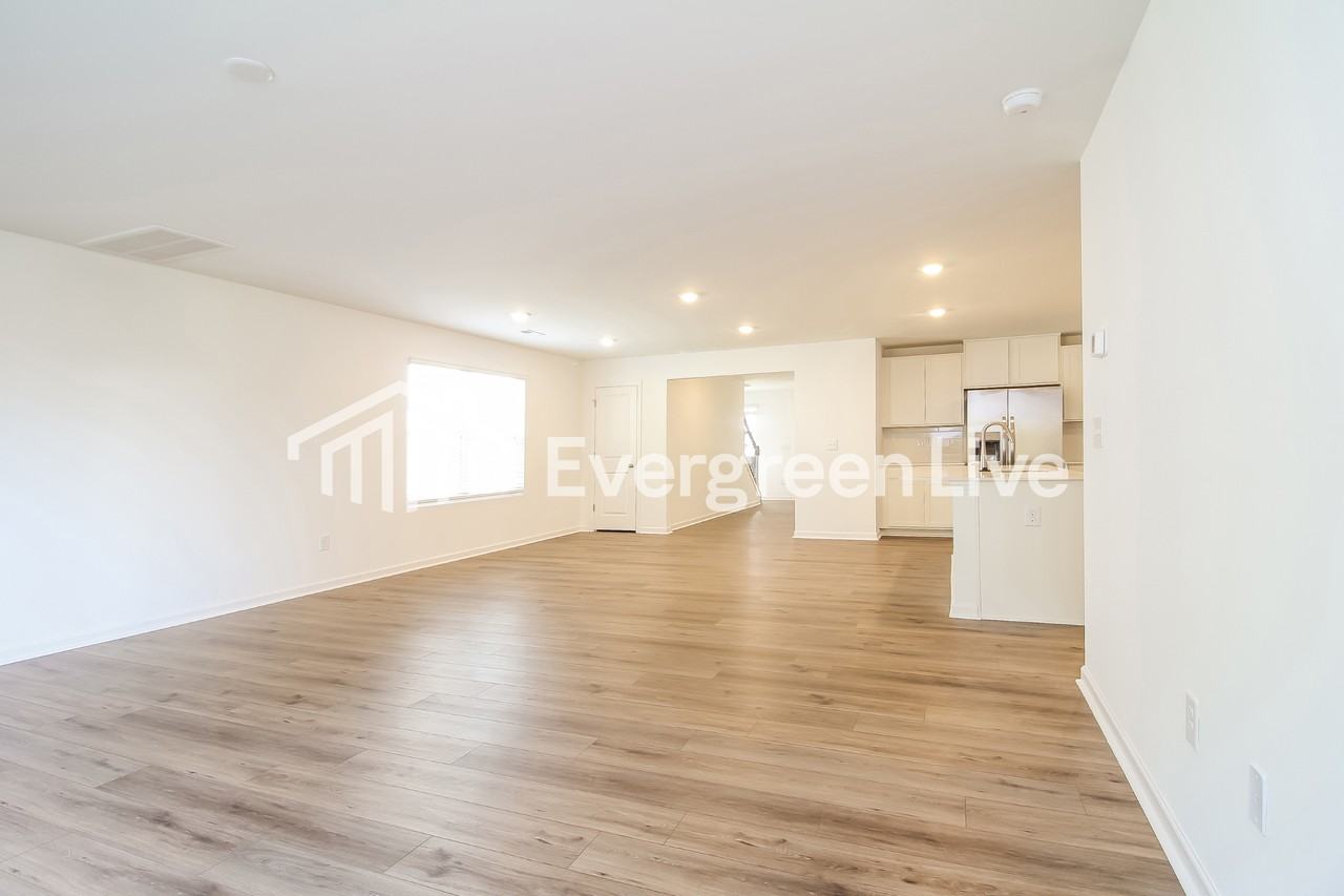 112 Stokely Way - Photo 3 of 15