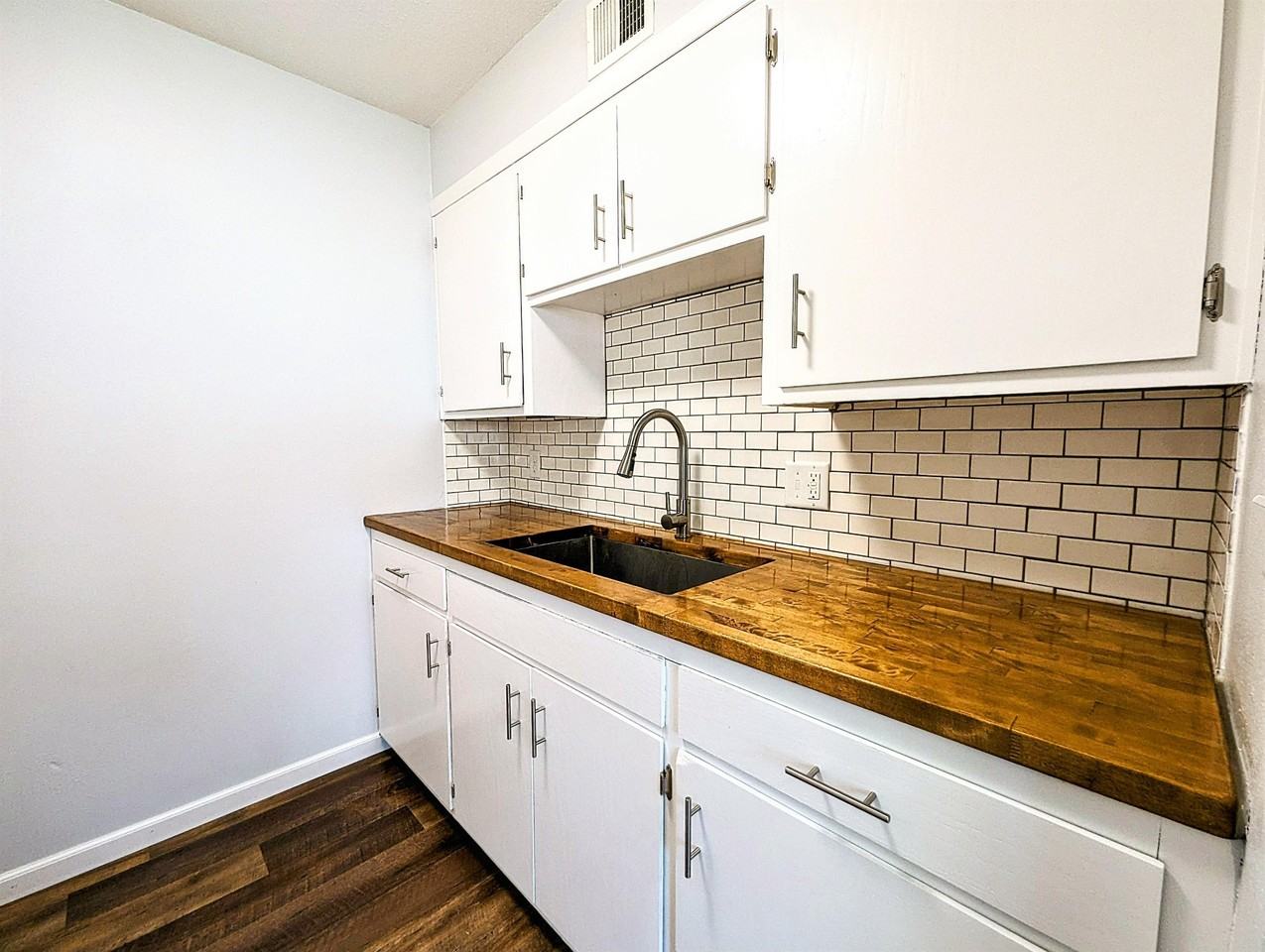306 Central Drive - Photo 6 of 20